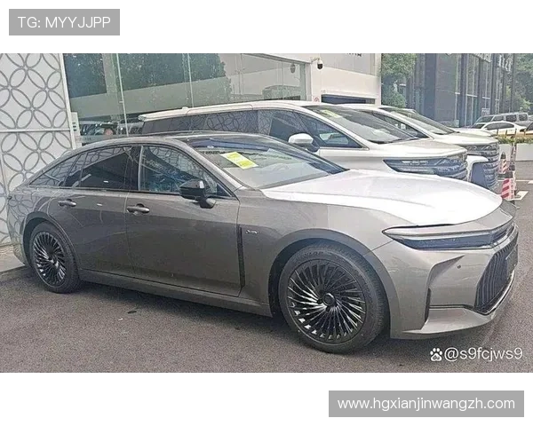 皇冠轿车价格合理，性价比高成为消费者首选的豪华车型